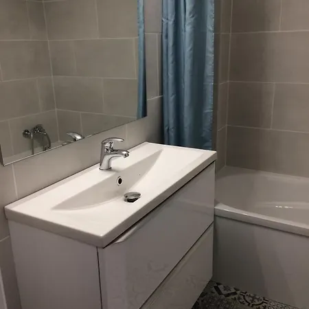 La Caravelle جوان ليه باه